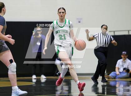 Thumbnail 3 in Paradise vs. Bells (UIL 3A D2 Regional Final Playoff) photogallery.
