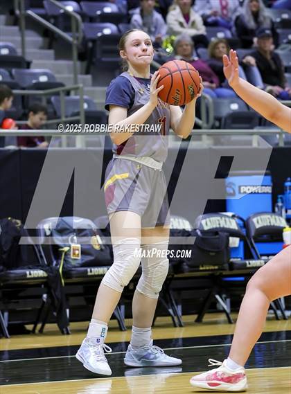 Thumbnail 1 in Paradise vs. Bells (UIL 3A D2 Regional Final Playoff) photogallery.