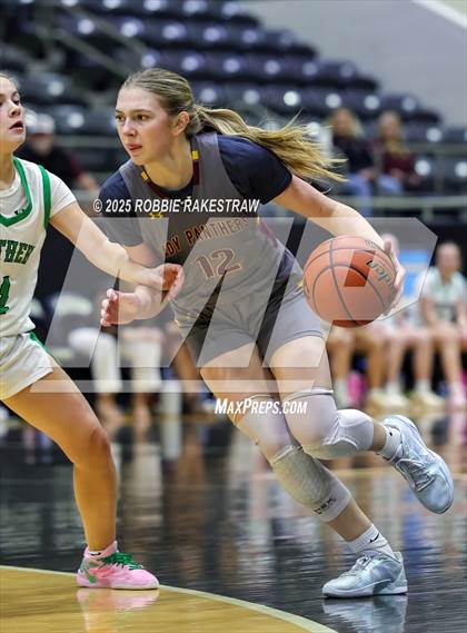 Thumbnail 1 in Paradise vs. Bells (UIL 3A D2 Regional Final Playoff) photogallery.