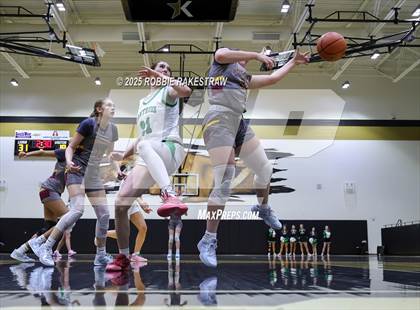 Thumbnail 2 in Paradise vs. Bells (UIL 3A D2 Regional Final Playoff) photogallery.