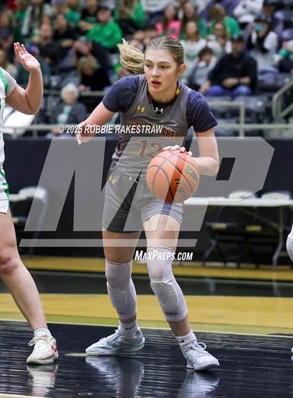 Thumbnail 2 in Paradise vs. Bells (UIL 3A D2 Regional Final Playoff) photogallery.
