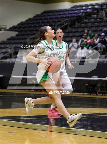 Thumbnail 3 in Paradise vs. Bells (UIL 3A D2 Regional Final Playoff) photogallery.