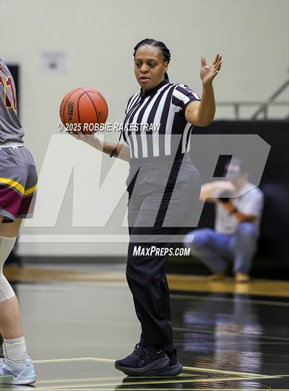 Thumbnail 3 in Paradise vs. Bells (UIL 3A D2 Regional Final Playoff) photogallery.