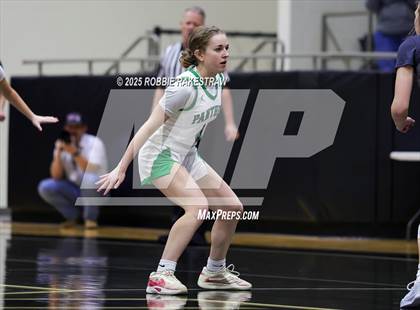 Thumbnail 2 in Paradise vs. Bells (UIL 3A D2 Regional Final Playoff) photogallery.
