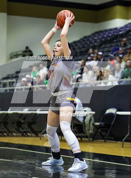 Thumbnail 3 in Paradise vs. Bells (UIL 3A D2 Regional Final Playoff) photogallery.