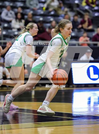 Thumbnail 1 in Paradise vs. Bells (UIL 3A D2 Regional Final Playoff) photogallery.
