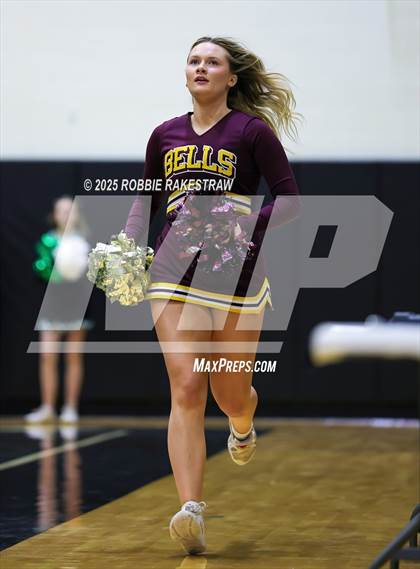 Thumbnail 3 in Paradise vs. Bells (UIL 3A D2 Regional Final Playoff) photogallery.