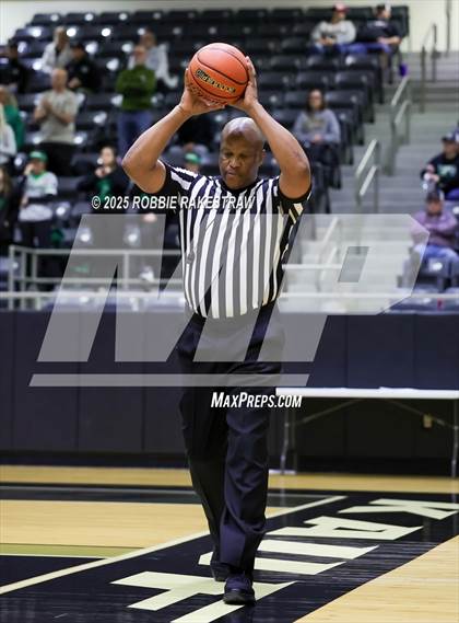Thumbnail 1 in Paradise vs. Bells (UIL 3A D2 Regional Final Playoff) photogallery.