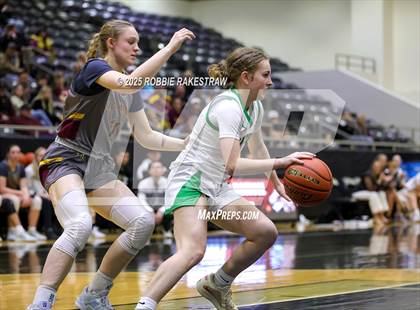 Thumbnail 1 in Paradise vs. Bells (UIL 3A D2 Regional Final Playoff) photogallery.
