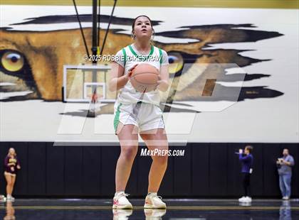 Thumbnail 3 in Paradise vs. Bells (UIL 3A D2 Regional Final Playoff) photogallery.