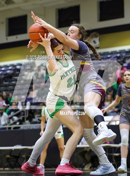 Thumbnail 3 in Paradise vs. Bells (UIL 3A D2 Regional Final Playoff) photogallery.