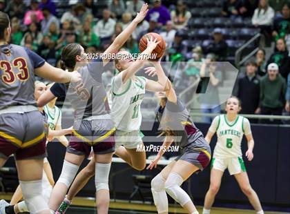 Thumbnail 3 in Paradise vs. Bells (UIL 3A D2 Regional Final Playoff) photogallery.
