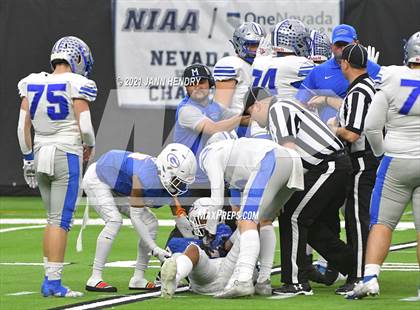 Thumbnail 3 in McQueen vs. Bishop Gorman (5A State Championship) photogallery.