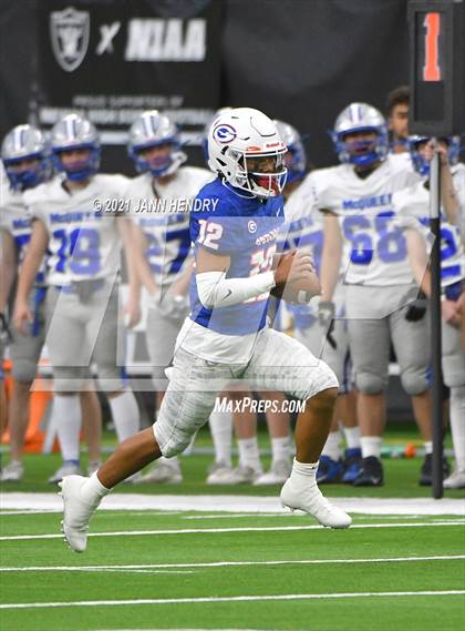 Thumbnail 2 in McQueen vs. Bishop Gorman (5A State Championship) photogallery.
