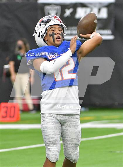 Thumbnail 3 in McQueen vs. Bishop Gorman (5A State Championship) photogallery.