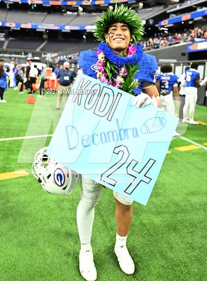 Thumbnail 2 in McQueen vs. Bishop Gorman (5A State Championship) photogallery.