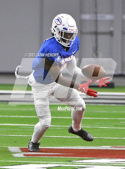 Thumbnail 2 in McQueen vs. Bishop Gorman (5A State Championship) photogallery.
