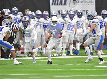 Thumbnail 1 in McQueen vs. Bishop Gorman (5A State Championship) photogallery.