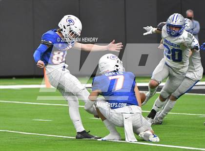 Thumbnail 2 in McQueen vs. Bishop Gorman (5A State Championship) photogallery.