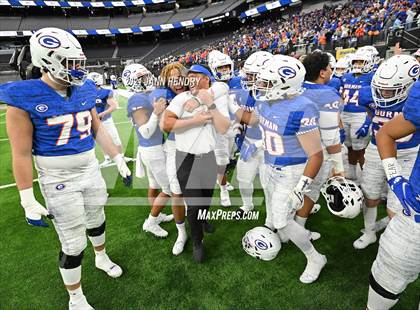 Thumbnail 2 in McQueen vs. Bishop Gorman (5A State Championship) photogallery.