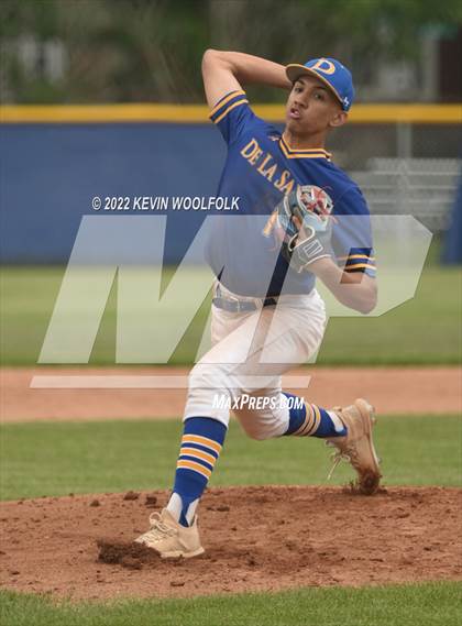 Thumbnail 2 in Saint Ignatius College Prep vs. De La Salle photogallery.