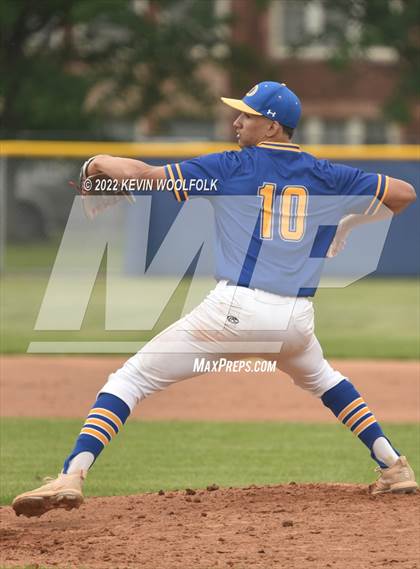 Thumbnail 2 in Saint Ignatius College Prep vs. De La Salle photogallery.