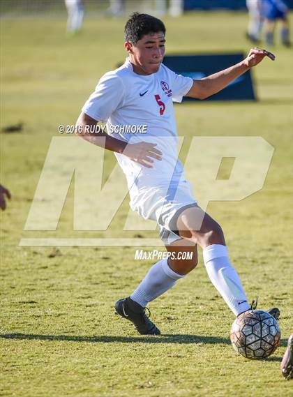 Thumbnail 2 in Fallbrook vs. St. Margaret's (Southern California High School Classic) photogallery.