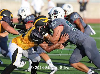 Thumbnail 1 in Del Oro vs. Helix (2014 Honor Bowl - SoCal) photogallery.