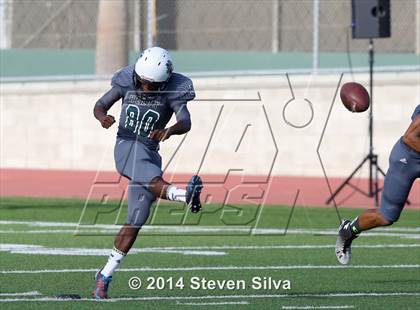 Thumbnail 1 in Del Oro vs. Helix (2014 Honor Bowl - SoCal) photogallery.