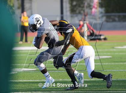 Thumbnail 2 in Del Oro vs. Helix (2014 Honor Bowl - SoCal) photogallery.