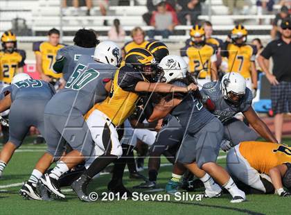 Thumbnail 3 in Del Oro vs. Helix (2014 Honor Bowl - SoCal) photogallery.