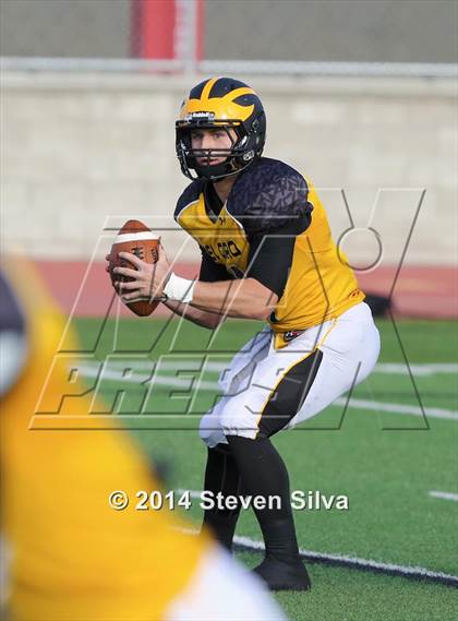 Thumbnail 2 in Del Oro vs. Helix (2014 Honor Bowl - SoCal) photogallery.