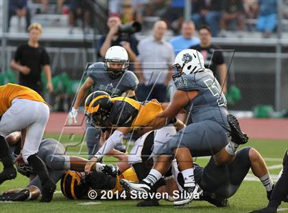 Thumbnail 3 in Del Oro vs. Helix (2014 Honor Bowl - SoCal) photogallery.