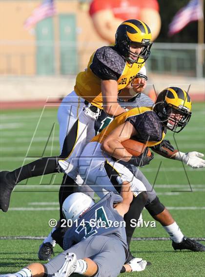 Thumbnail 2 in Del Oro vs. Helix (2014 Honor Bowl - SoCal) photogallery.