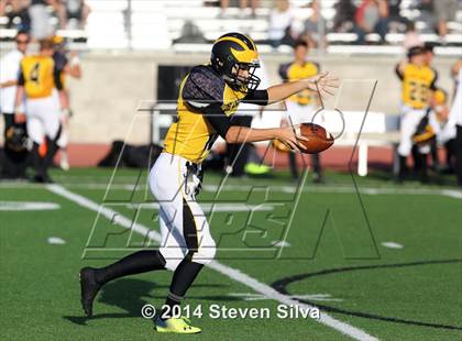 Thumbnail 2 in Del Oro vs. Helix (2014 Honor Bowl - SoCal) photogallery.
