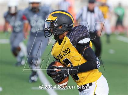 Thumbnail 3 in Del Oro vs. Helix (2014 Honor Bowl - SoCal) photogallery.
