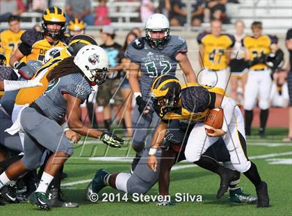 Thumbnail 3 in Del Oro vs. Helix (2014 Honor Bowl - SoCal) photogallery.