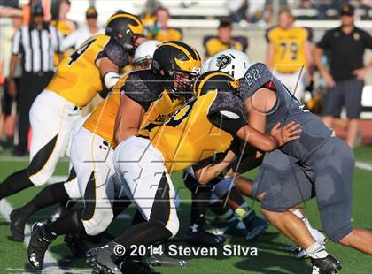 Thumbnail 3 in Del Oro vs. Helix (2014 Honor Bowl - SoCal) photogallery.
