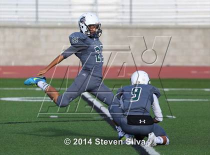 Thumbnail 3 in Del Oro vs. Helix (2014 Honor Bowl - SoCal) photogallery.