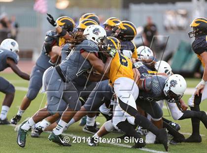 Thumbnail 3 in Del Oro vs. Helix (2014 Honor Bowl - SoCal) photogallery.