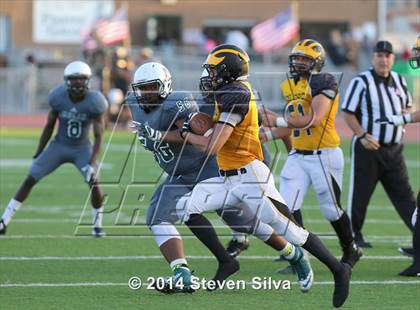 Thumbnail 3 in Del Oro vs. Helix (2014 Honor Bowl - SoCal) photogallery.