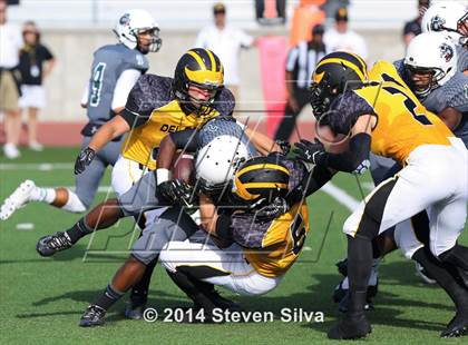 Thumbnail 3 in Del Oro vs. Helix (2014 Honor Bowl - SoCal) photogallery.