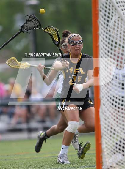 Thumbnail 2 in Lake Shore vs. Honeoye Falls-Lima (NYSPHSAA Class C Regional) photogallery.