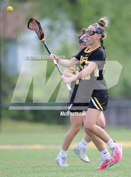 Thumbnail 1 in Lake Shore vs. Honeoye Falls-Lima (NYSPHSAA Class C Regional) photogallery.