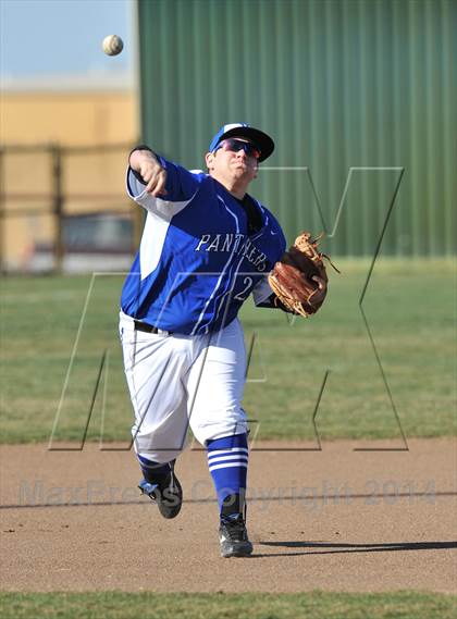 Thumbnail 3 in Van Alstyne vs Paradise (Pottsboro Tournament) photogallery.