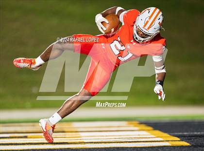 Thumbnail 3 in La Porte vs. Barbers Hill (UIL 5A D1 Football Area) photogallery.