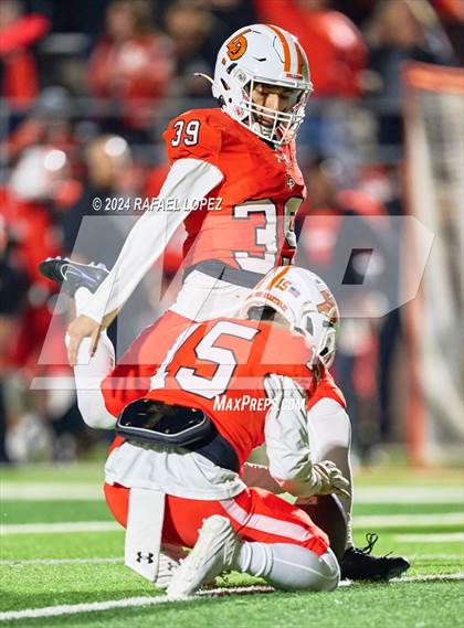 Thumbnail 3 in La Porte vs. Barbers Hill (UIL 5A D1 Football Area) photogallery.
