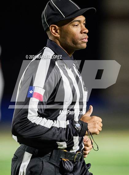 Thumbnail 3 in La Porte vs. Barbers Hill (UIL 5A D1 Football Area) photogallery.