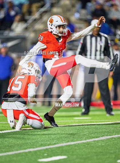 Thumbnail 3 in La Porte vs. Barbers Hill (UIL 5A D1 Football Area) photogallery.