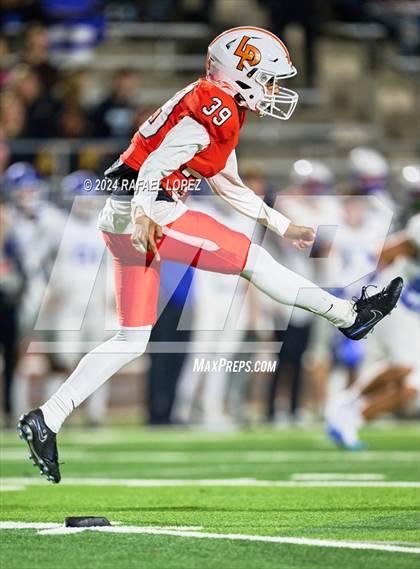 Thumbnail 3 in La Porte vs. Barbers Hill (UIL 5A D1 Football Area) photogallery.